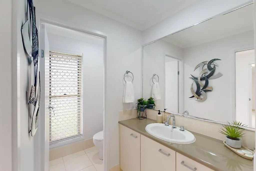 Chateau Tonnelle - Holiday Home Caboolture Australia