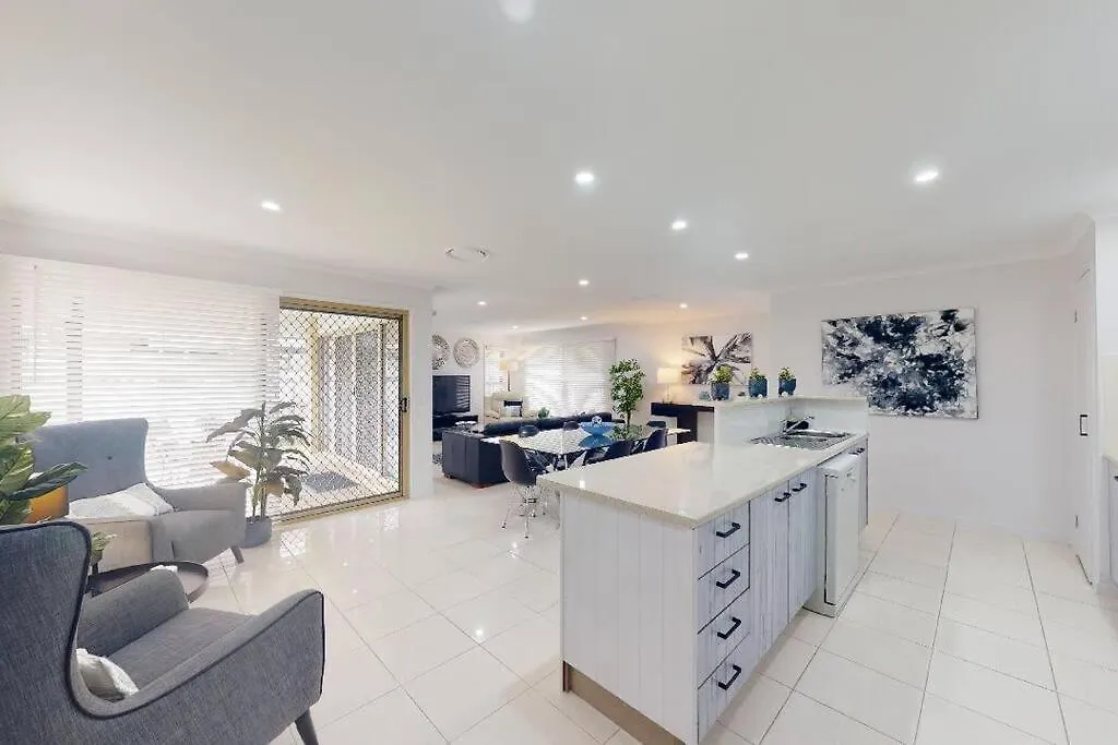 Chateau Tonnelle - Holiday Home Caboolture