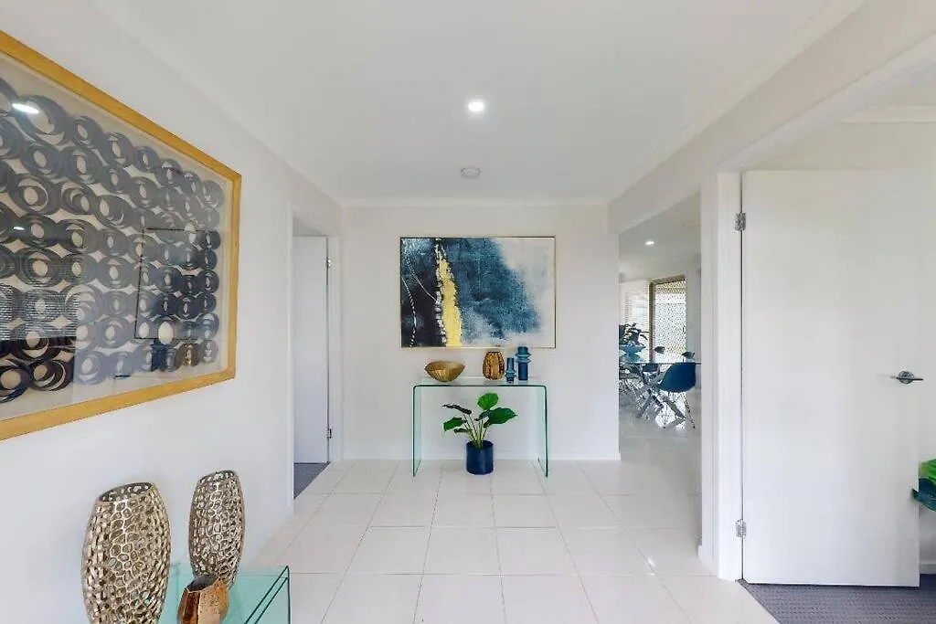 Chateau Tonnelle - Holiday Home Caboolture Australia