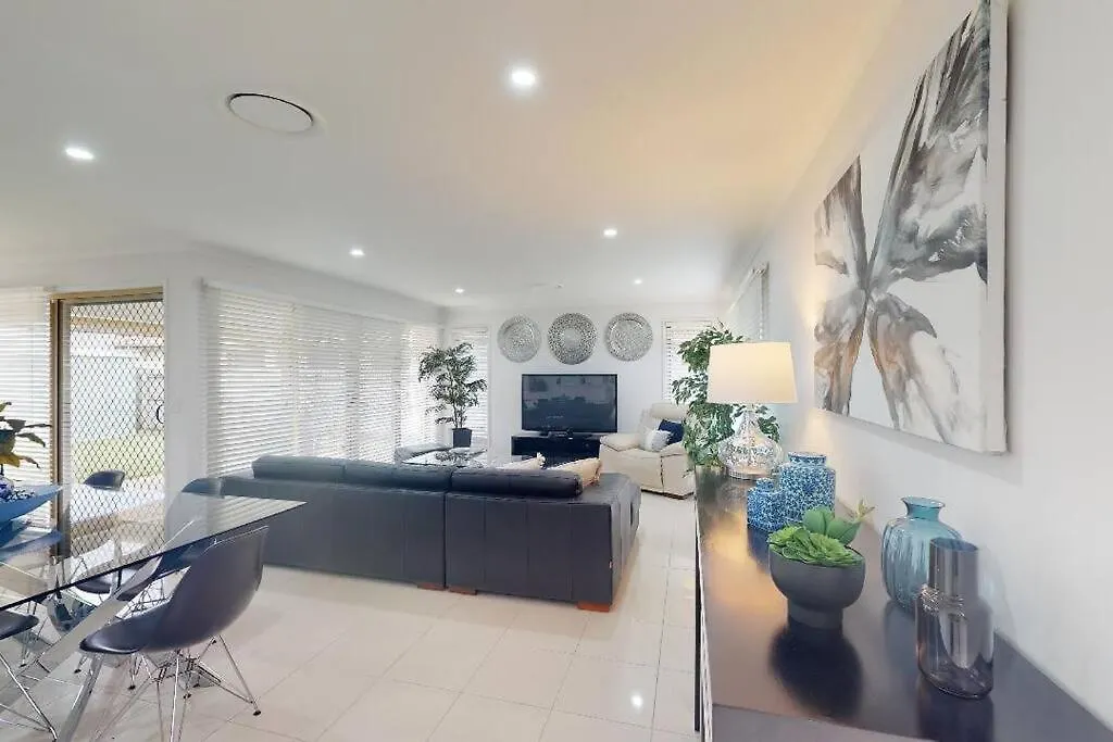 Chateau Tonnelle - Holiday Home Caboolture 0*,