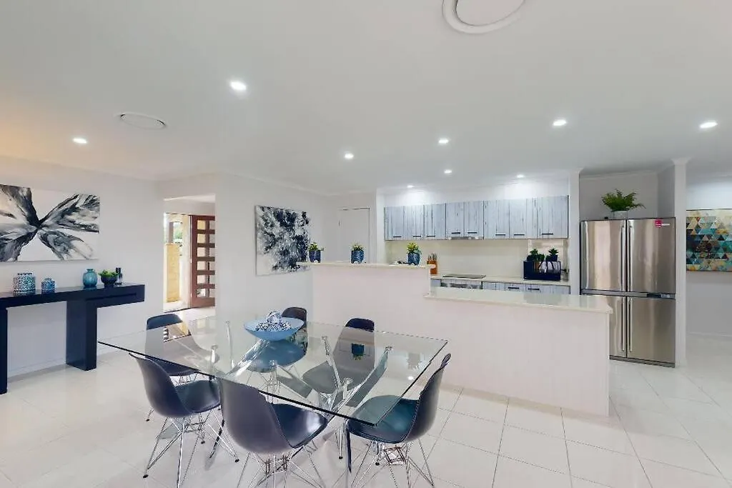 Chateau Tonnelle - Holiday Home Caboolture