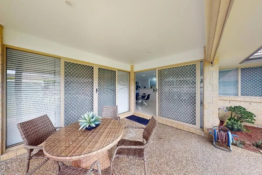 Chateau Tonnelle - Holiday Home Caboolture Australia