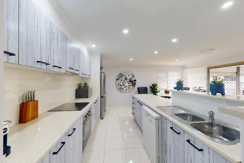 Chateau Tonnelle - Holiday Home Caboolture Australia